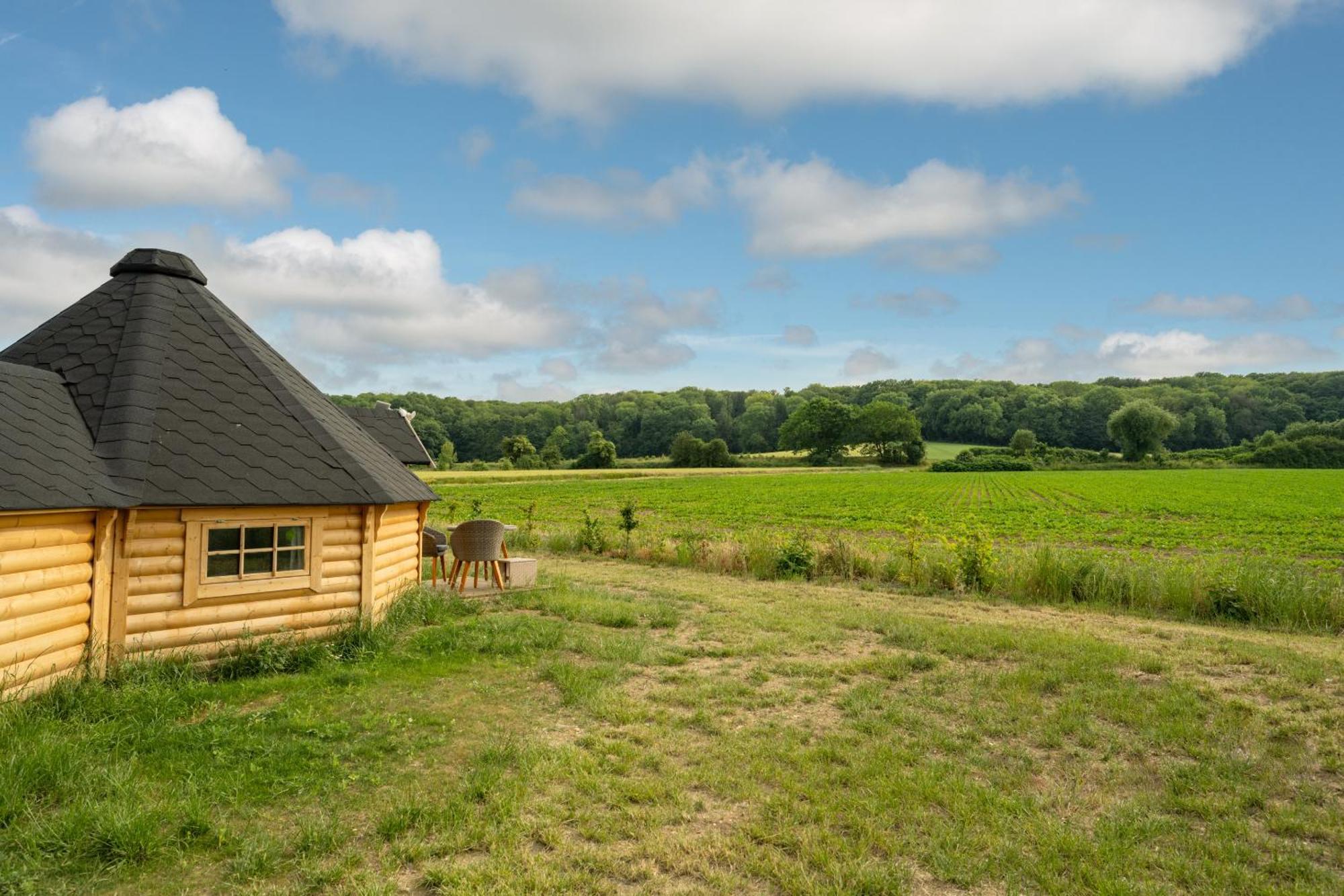 Logements Insolites A La Ferme - Yourte, Kota Ou Pod Farbus Bilik gambar